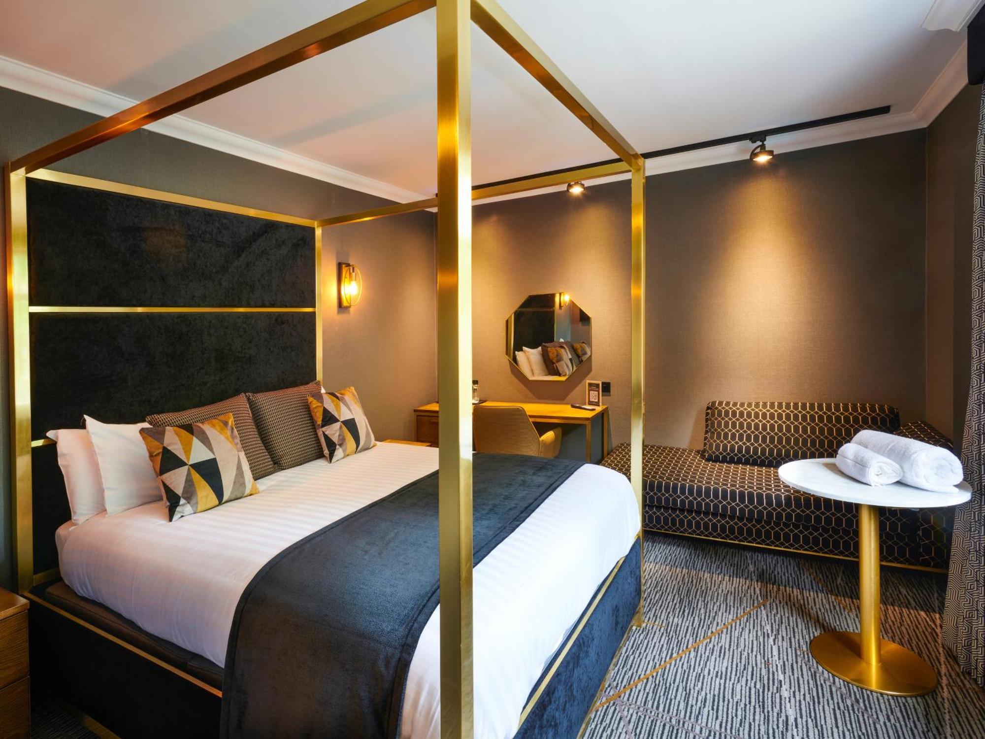 The Royal Toby Hotel Rochdale Bagian luar foto