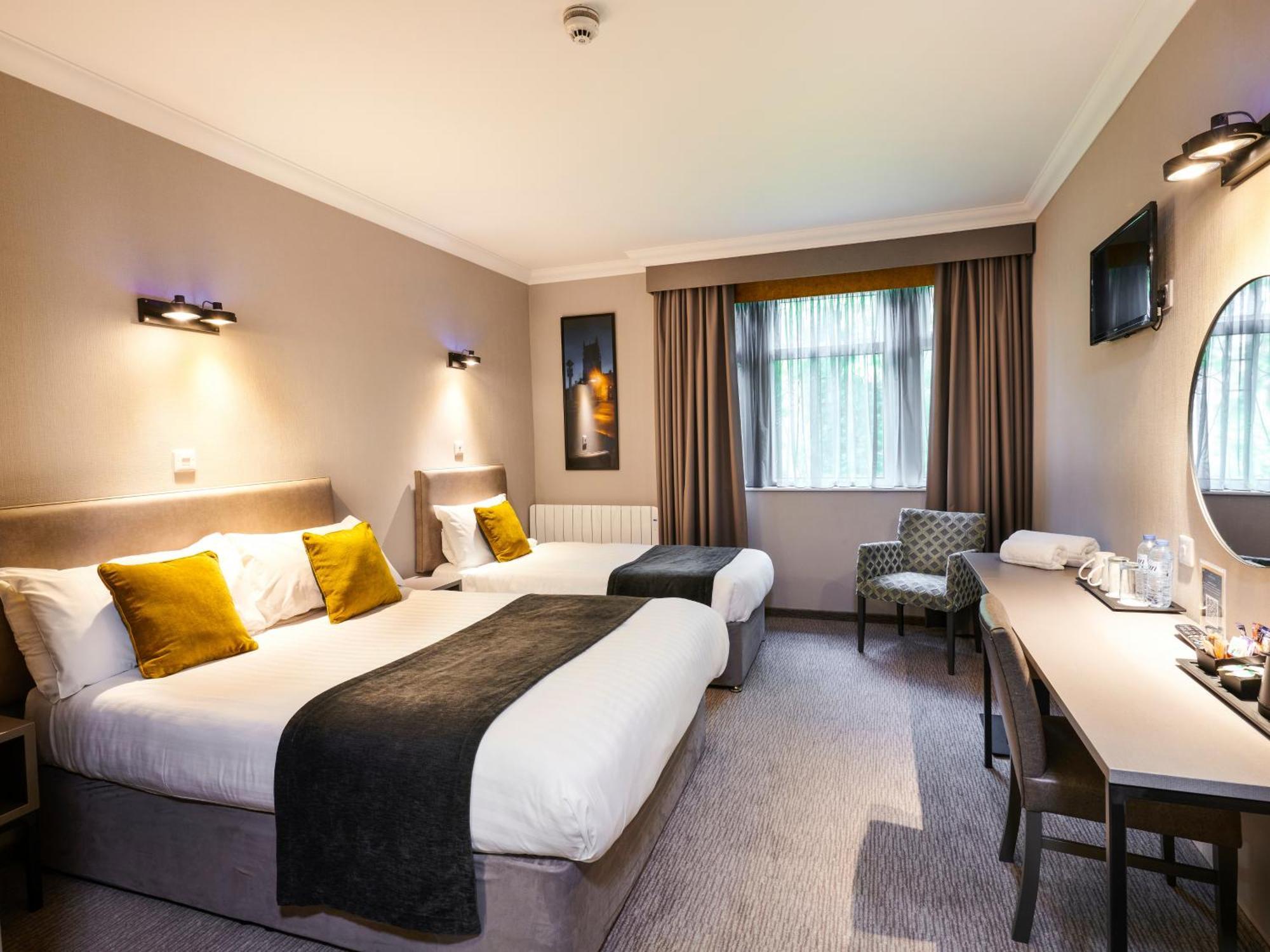 The Royal Toby Hotel Rochdale Bagian luar foto