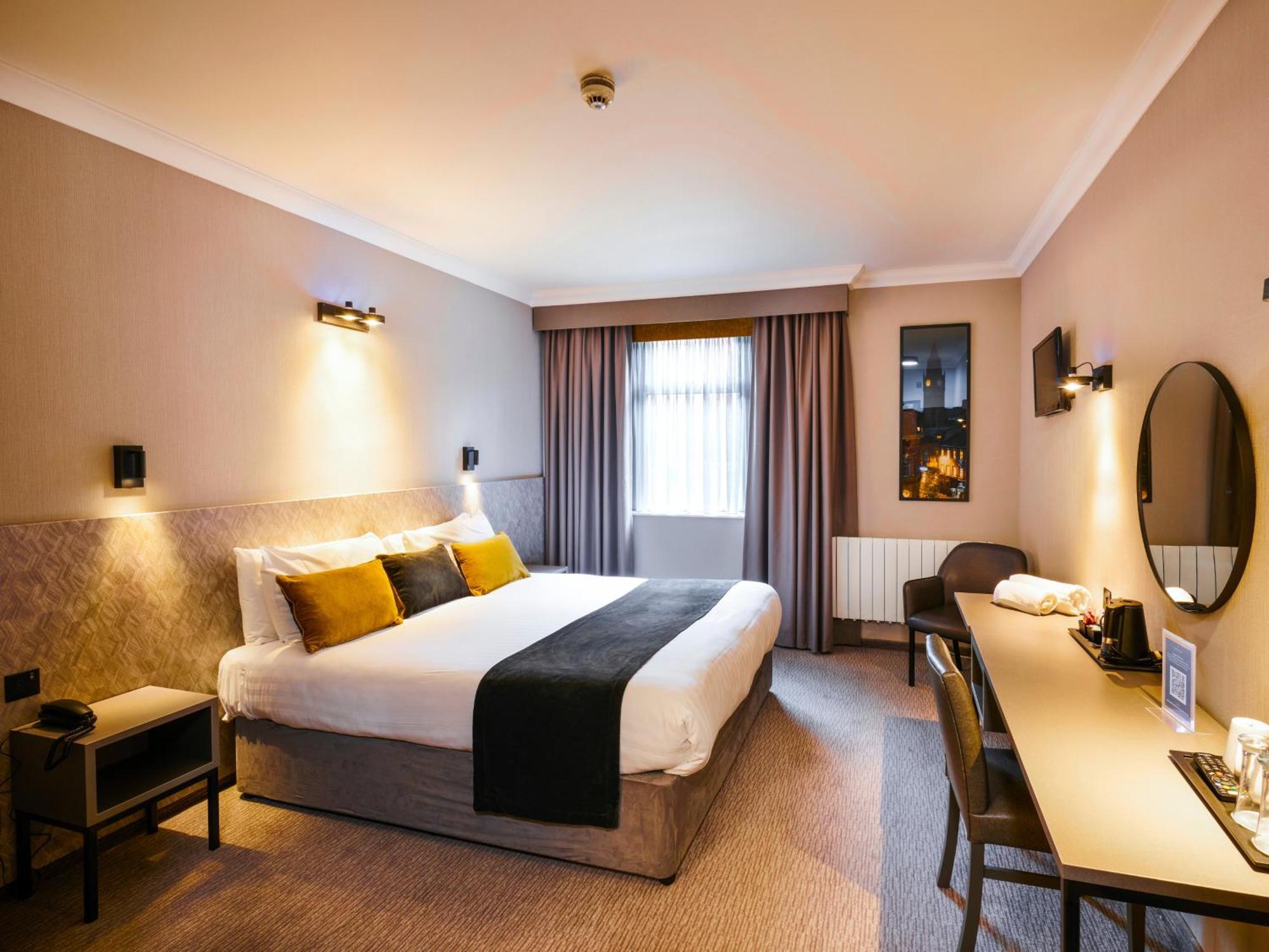 The Royal Toby Hotel Rochdale Bagian luar foto