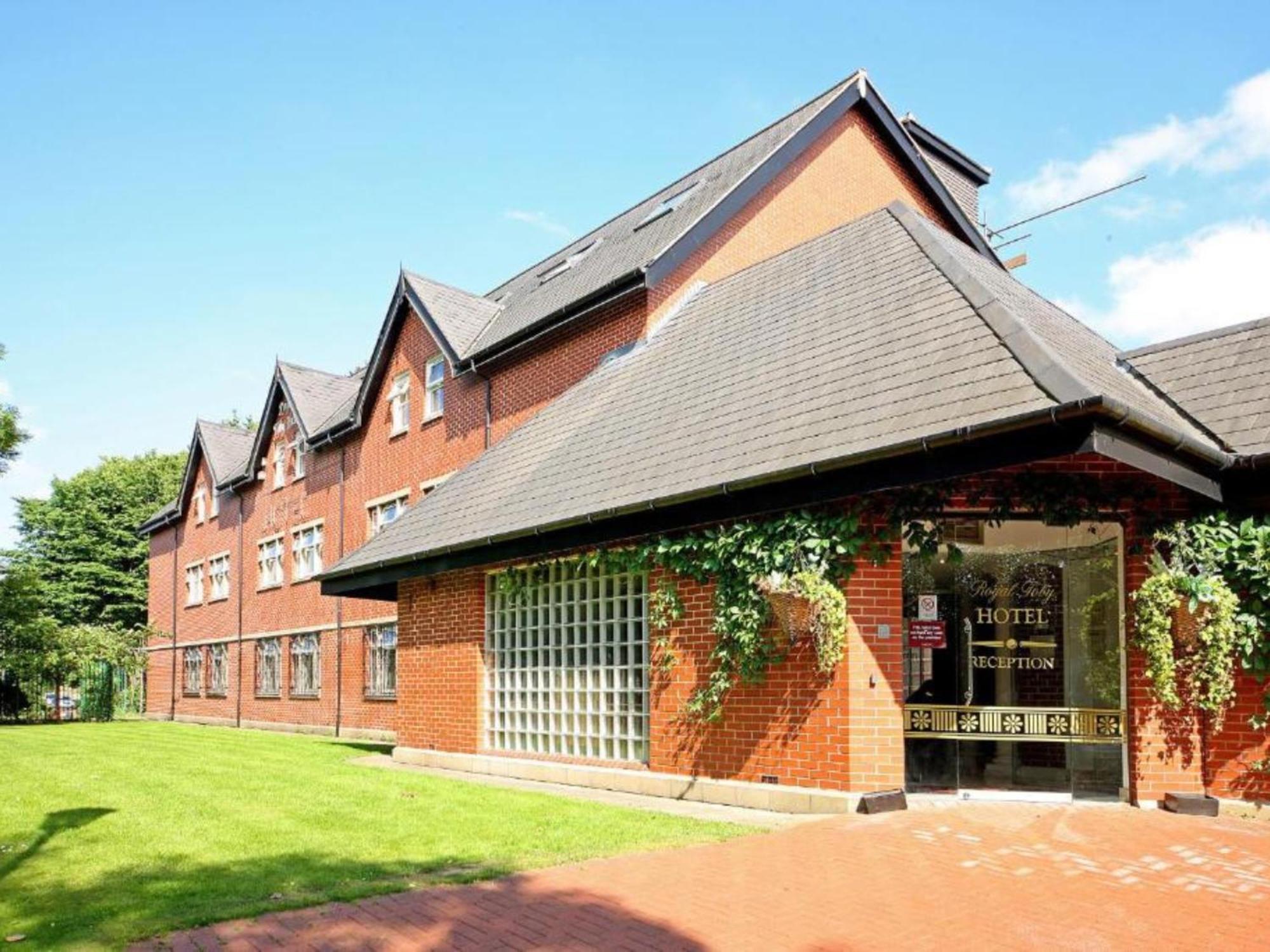 The Royal Toby Hotel Rochdale Bagian luar foto