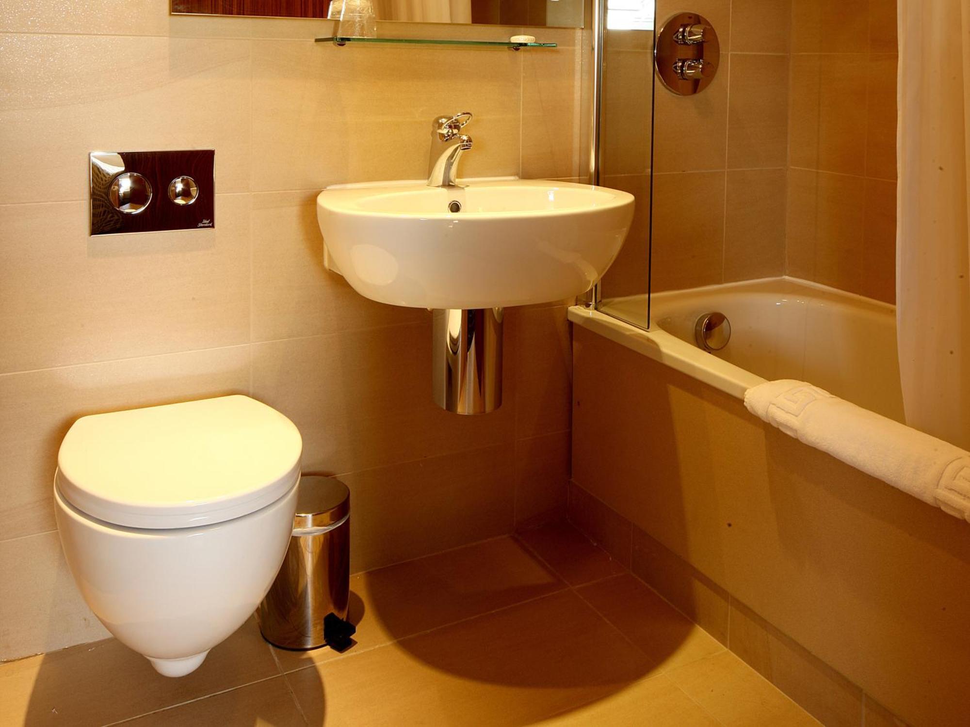 The Royal Toby Hotel Rochdale Bagian luar foto